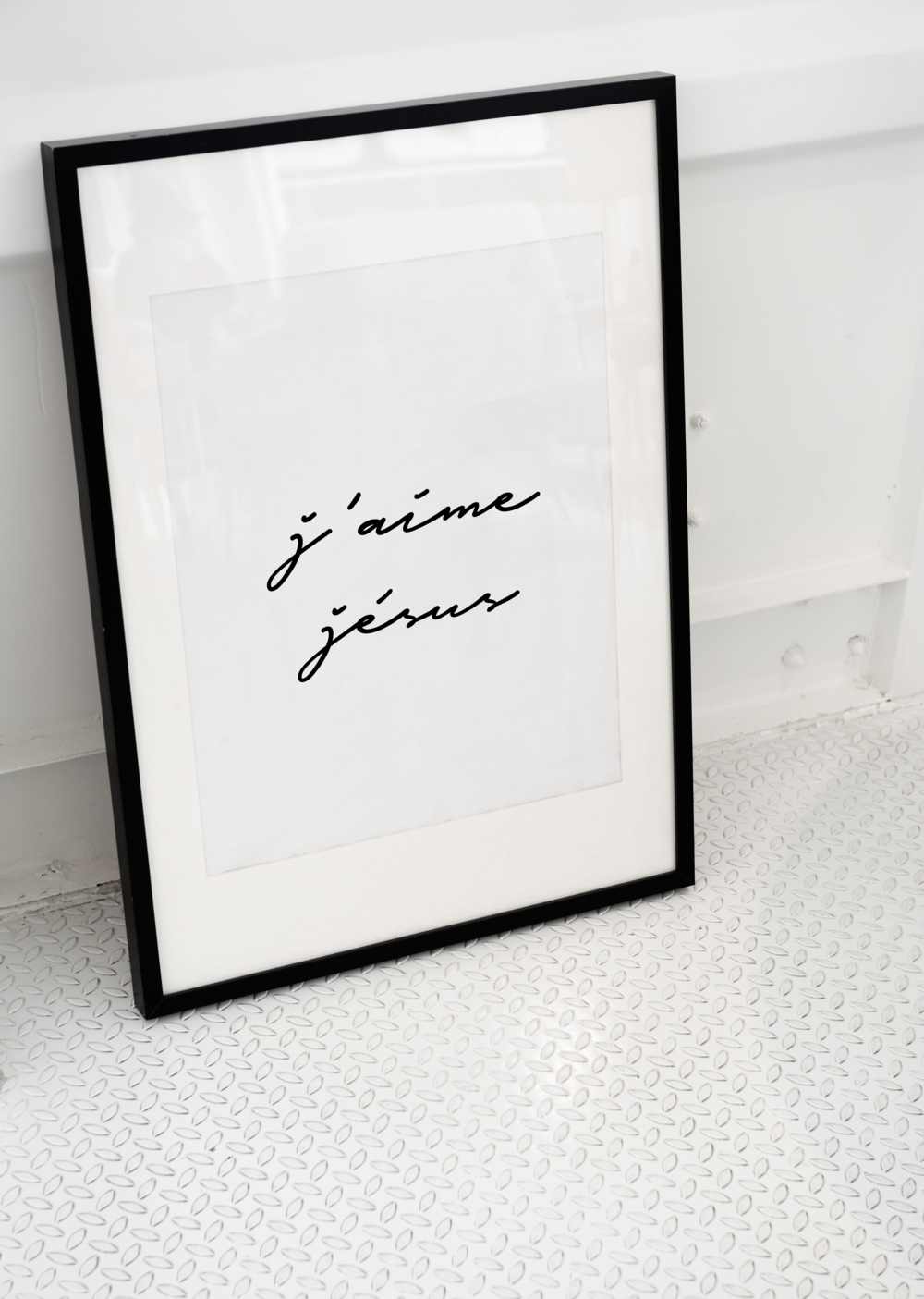 faith based poster with the words J'aime Jesus written in black. The poster is perfect for churches or offices.